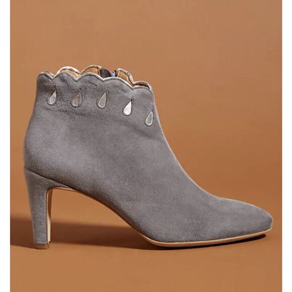 PETITE MENDIGOTE •40/ 9• Merion Ankle Boots Bootie Grey Suede Scalloped NEW $348 - Picture 1 of 13